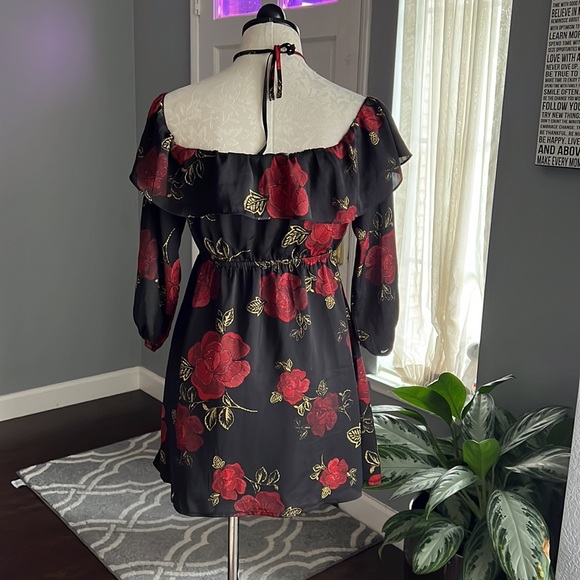 Cupcakes & Cashmere Halter Tie Off Shoulder Floral Dress - Picture 5 of 9